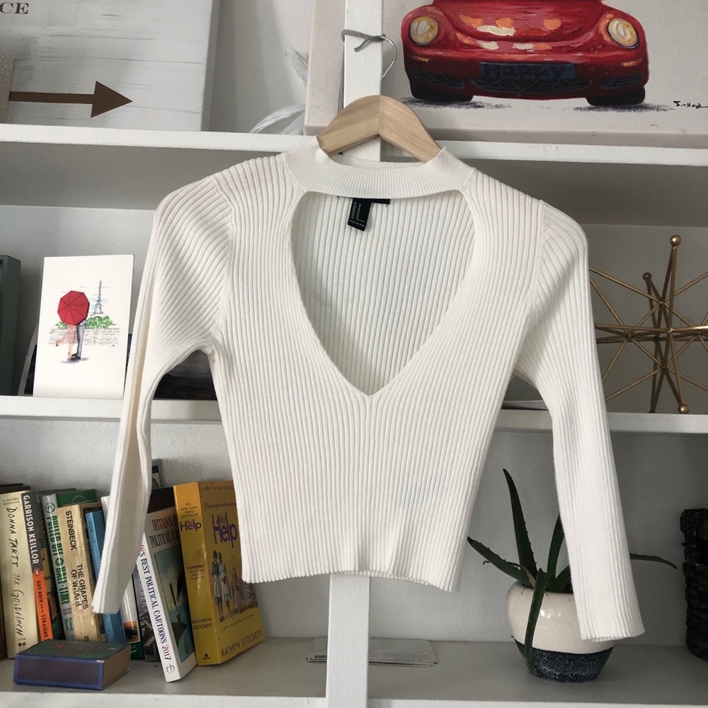 ✨6 for $15✨ Forever 21 cropped white sweater